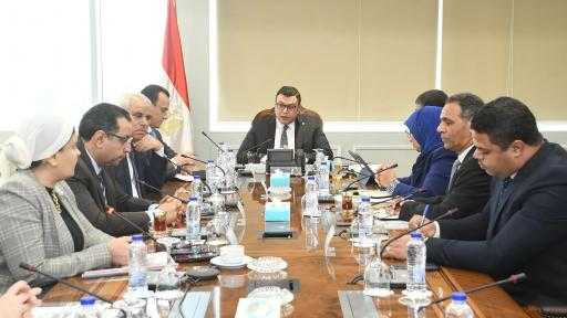 وزير الإسكان يتابع ضوابط الإعلانات على الطرق العامة والمحاور وتعظيم الاستفادة منها وزير الإسكان يتابع ضوابط الإعلانات على الطرق العامة والمحاور وتعظيم الاستفادة منها