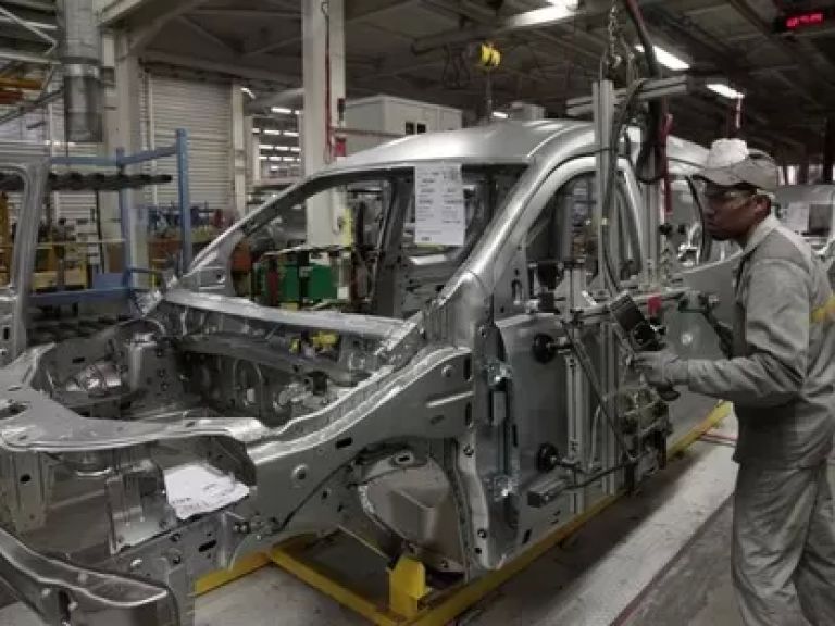 المغرب يطور سلسلة إمداد كاملة لإنتاج السيارات الكهربائية