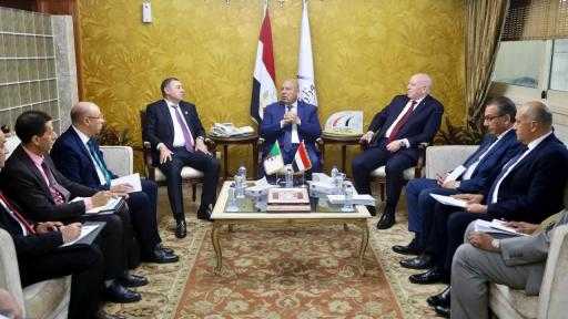 مصر والجزائر تبحثان تعزيز التعاون بمجالات الصناعة والنقل
