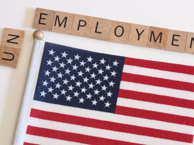 انخفاض طلبات إعانة البطالة الأمريكية على عكس المتوقع