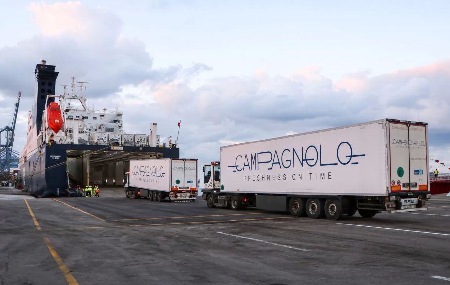 ميناء دمياط