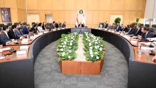 وزير الصناعة يُناقش مع ”فولكس فاجن” خططتها لتصنيع السيارات في مصر