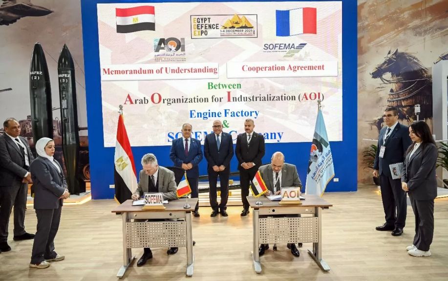 توقيع العقود