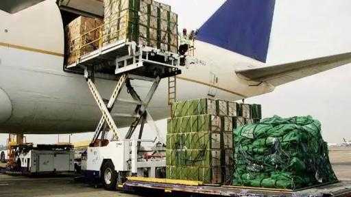 وزير المالية يُخفض مقابل الميكنة والخدمات المتعلقة بالشحنات الجوية الواردة 80 دولارًا