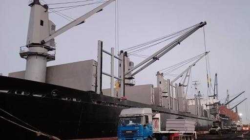 مصر تُصدر أول شحنة من الفحم البترولي المكلسن منذ إعادة تشغيل ”بلوكات... مصر تُصدر أول شحنة من الفحم البترولي المكلسن منذ إعادة تشغيل ”بلوكات الأنود الكربونية”