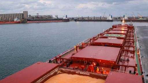 تضم ذرة وحديد.. ميناء دمياط يستقبل 93701 طنًا من البضائع