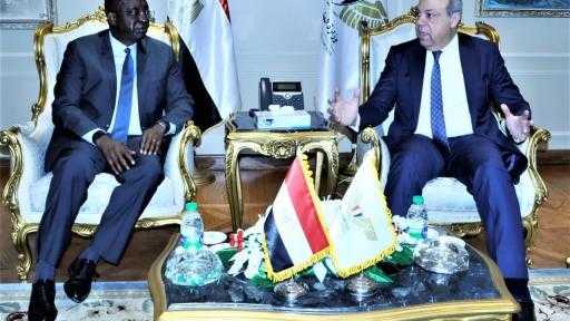 وزير الطيران المدني يُناقش مع ”التمويل الدولية” طرح مطار الغردقة الدولي أمام القطاع الخاص