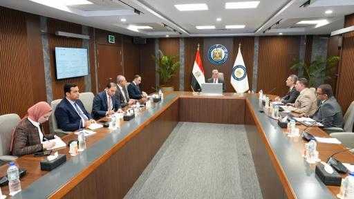 وزير البترول يُناقش تطوير آلية تدريب سائقي نقل المنتجات البترولية
