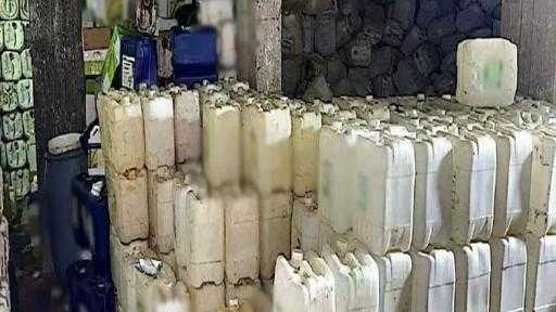 ضبط مصنع لإنتاج المخصبات الزراعية السائلة من مواد مجهولة المصدر ضبط مصنع لإنتاج المخصبات الزراعية السائلة من مواد مجهولة المصدر