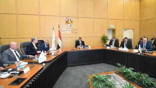 وزير الإسكان يُتابع مع الشركة الصينية تنفيذ منطقة الأعمال المركزية بالعاصمة الجديدة