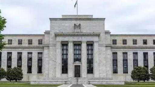 ترامب يحدد مرشحين بارزين اثنين لرئاسة الاحتياطي الفيدرالي ترامب يحدد مرشحين بارزين اثنين لرئاسة الاحتياطي الفيدرالي