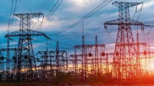 أوكرانيا تعلن انقطاع الكهرباء عن مئات الآلاف من المنازل بسبب هجمات روسية أوكرانيا تعلن انقطاع الكهرباء عن مئات الآلاف من المنازل بسبب هجمات روسية