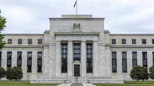 الفيدرالي الأمريكي يبقي على سعر الفائدة دون تغيير الفيدرالي الأمريكي يبقي على سعر الفائدة دون تغيير