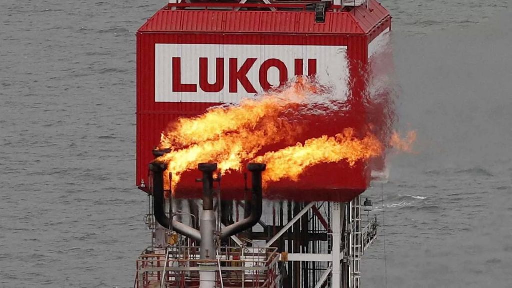 أوكرانيا تستهدف منصة نفط روسية في بحر قزوين للمرة الأولى