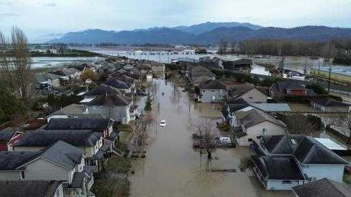 زلزال بقوة 6.7 درجة يهز شمال شرق اليابان وتحذير من تسونامي زلزال بقوة 6.7 درجة يهز شمال شرق اليابان وتحذير من تسونامي