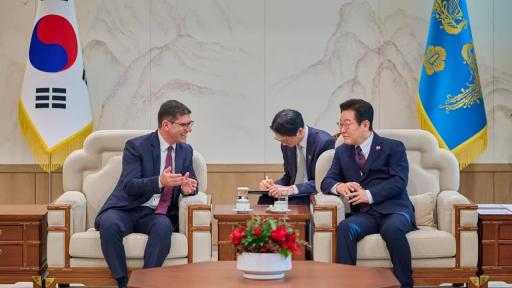 سفير القاهرة يؤكد على أهمية تشجيع الشركات الكورية على زيادة استثماراتها في مصر