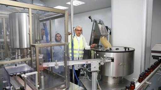 وزير قطاع الأعمال العام: توفير أدوية بجودة عالية وبأسعار مناسبة يُعد هدفًا... وزير قطاع الأعمال العام: توفير أدوية بجودة عالية وبأسعار مناسبة يُعد هدفًا أساسيًا