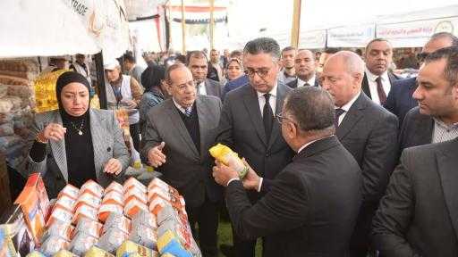 وزير التموين ومحافظ القاهرة يفتتحان سوق اليوم الواحد بالمرج| صور وزير التموين ومحافظ القاهرة يفتتحان سوق اليوم الواحد بالمرج| صور