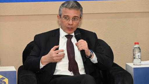 رئيس الجمارك: هدفنا خفض زمن وتكاليف الإفراج الجمركي لتخفيف أعباء الاستيراد والتصدير رئيس الجمارك: هدفنا خفض زمن وتكاليف الإفراج الجمركي لتخفيف أعباء الاستيراد والتصدير