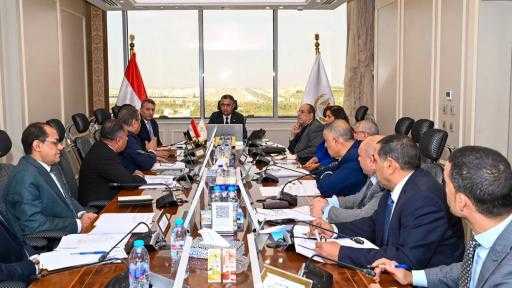 وزير التموين يبحث خطط تطوير المطاحن وتحسين جودة الدقيق وتقليل الفاقد وزير التموين يبحث خطط تطوير المطاحن وتحسين جودة الدقيق وتقليل الفاقد