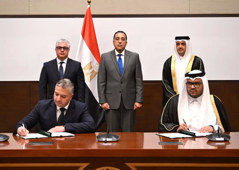 توقيع العقود