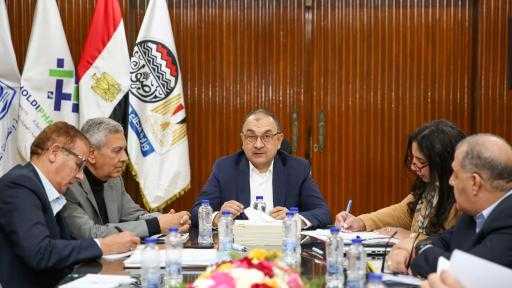 وزير قطاع الأعمال يستعرض مؤشرات الأداء ومشروعات الشركة القابضة للأدوية وزير قطاع الأعمال يستعرض مؤشرات الأداء ومشروعات الشركة القابضة للأدوية