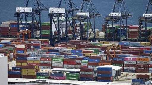 الصين ستعزز الصادرات والواردات في 2026 سعيا إلى تجارة مستدامة الصين ستعزز الصادرات والواردات في 2026 سعيا إلى تجارة مستدامة