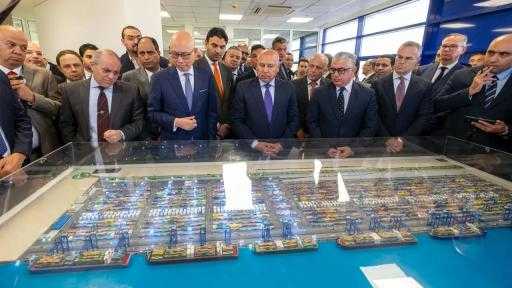بعد دخولها ”جينيس”.. وزير النقل يستعرض خطة التطوير الشاملة لميناء السخنة بعد دخولها ”جينيس”.. وزير النقل يستعرض خطة التطوير الشاملة لميناء السخنة