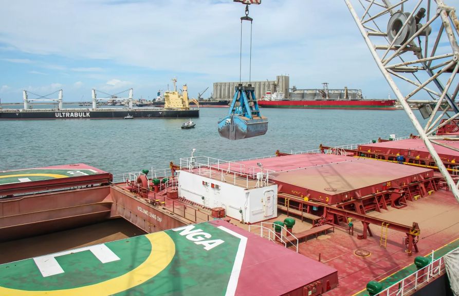 ميناء دمياط