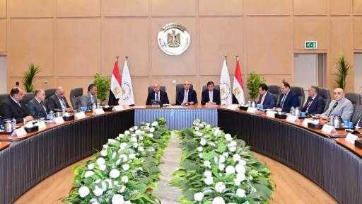 وزراء الصناعة والزراعة والري يؤكدون على حتمية استخدام أنظمة الري الحديث في جميع الأراضي الرملية