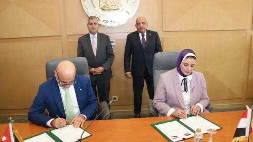 وزير الكهرباء ونظيره الأردني يشهدان مراسم توقيع عقد تبادل الطاقة لعام 2026 وزير الكهرباء ونظيره الأردني يشهدان مراسم توقيع عقد تبادل الطاقة لعام 2026
