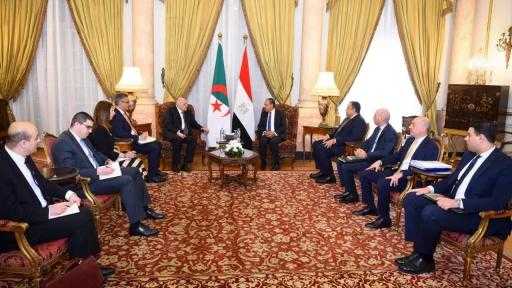 وزير الخارجية ونظيره الجزائري يبحثان سبل تعزيز العلاقات الثنائية المتميزة بين البلدين الشقيقين
