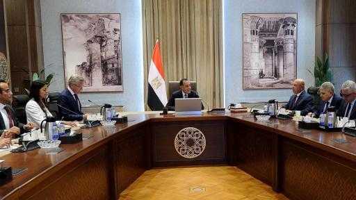 ”ميرسك” تؤكد التزامها بتوسيع استثماراتها في مصر.. وعودة حركة التجارة للمرور عبر... ”ميرسك” تؤكد التزامها بتوسيع استثماراتها في مصر.. وعودة حركة التجارة للمرور عبر قناة السويس