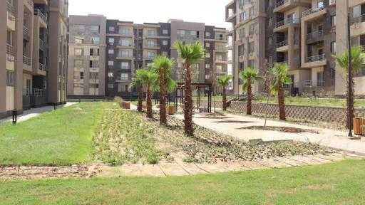 وزير الإسكان يتفقد مشروع الإسكان الفاخر ”جنة 4” بالشيخ زايد وزير الإسكان يتفقد مشروع الإسكان الفاخر ”جنة 4” بالشيخ زايد