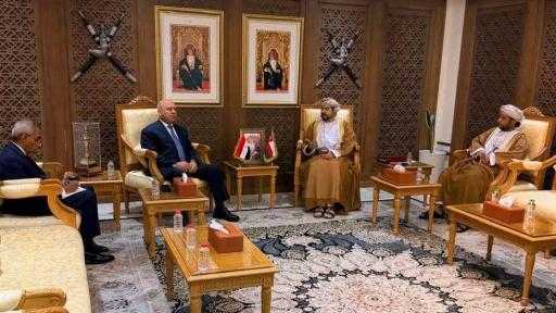 مصر وعمان يبحثان تعزيز التعاون الصناعي والربط بين مينائي السخنة وصحار