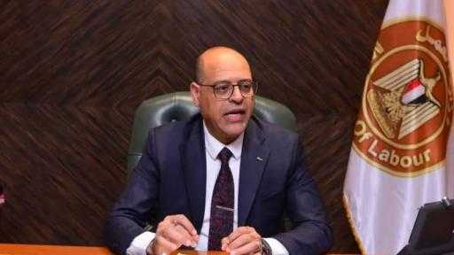 وزير العمل يُصدر قرارًا بتحديد ساعات العمل في المنشآت الصناعية