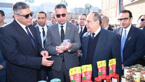 بتخفيضات تصل إلى 20%.. وزير التموين يفتتح سوق اليوم الواحد بشارع فيصل| صور