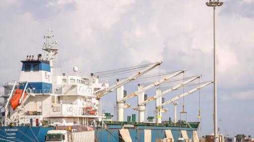 تضم ذرة وعدس وزيت.. ميناء دمياط يستقبل 44068 طنًا من البضائع تضم ذرة وعدس وزيت.. ميناء دمياط يستقبل 44068 طنًا من البضائع