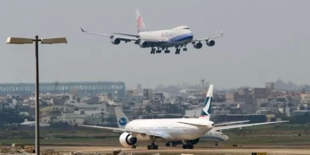 تايوان تلغي 74 رحلة طيران داخلية بسبب المناورات العسكرية الصينية