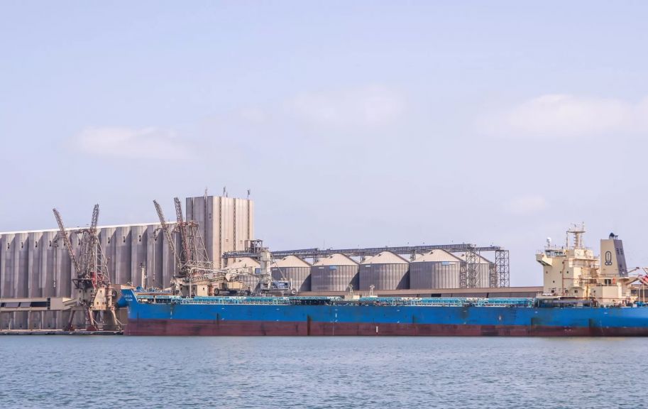 ميناء دمياط