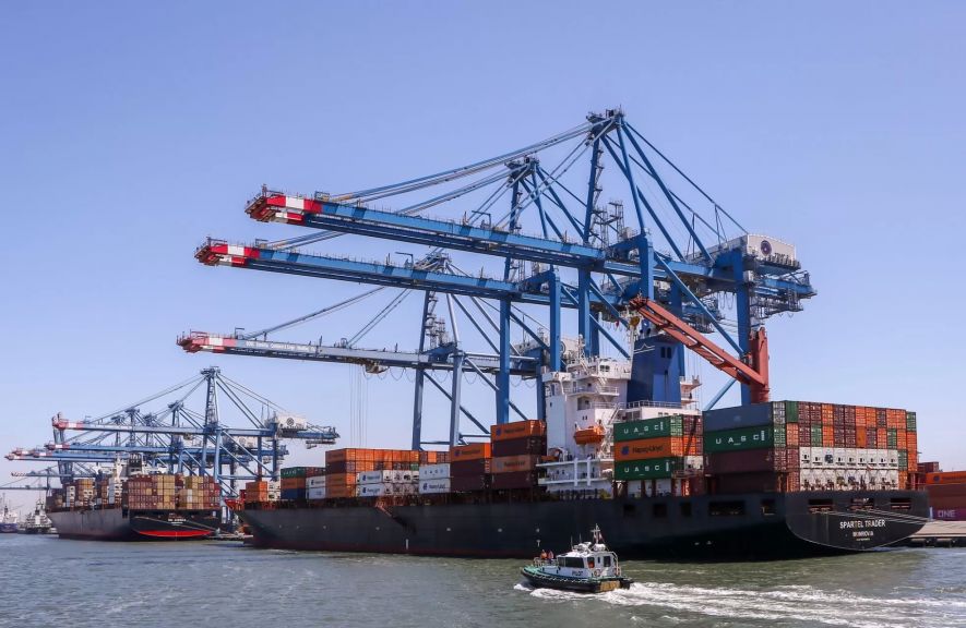 ميناء دمياط