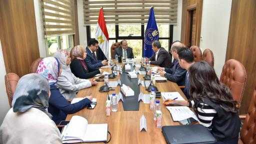 ”هيئة الدواء” تناقش توطين صناعة أدوية الأورام والمستحضرات الحيوية في مصر ”هيئة الدواء” تناقش توطين صناعة أدوية الأورام والمستحضرات الحيوية في مصر