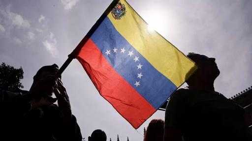 ترامب يضغط على عمالقة النفط لضخ 100 مليار دولار في فنزويلا والمستثمرون... ترامب يضغط على عمالقة النفط لضخ 100 مليار دولار في فنزويلا والمستثمرون يطالبون بضمانات