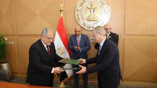 وزير الكهرباء ورئيس «العربية للتصنيع» يشهدان توقيع بروتوكول لتأسيس شركة لأنظمة الطاقة الشمسية