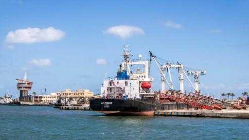 ميناء دمياط يستقبل 52.1 ألف طن ذرة و3.1 آلاف طن قمح