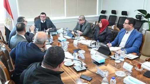 وزير الإسكان يُناقش تنفيذ مشروع للإسكان المتوسط بعدد من المدن الجديدة وزير الإسكان يُناقش تنفيذ مشروع للإسكان المتوسط بعدد من المدن الجديدة