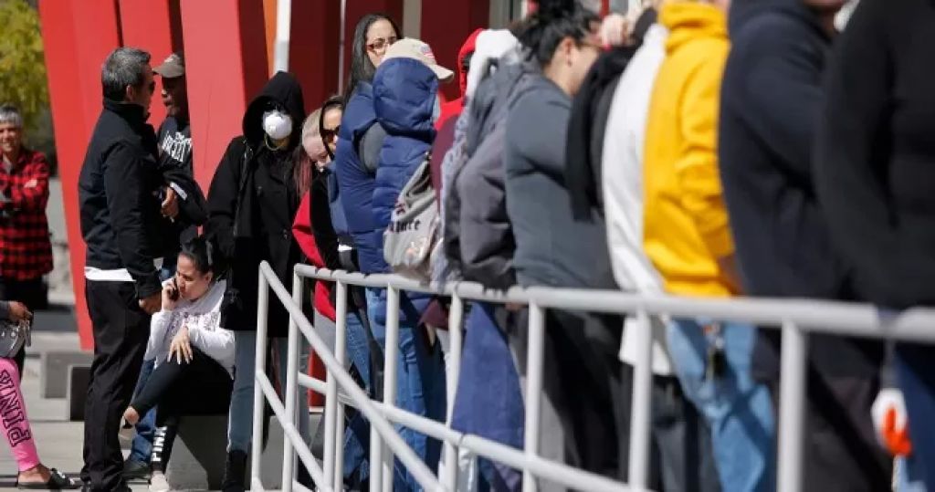 ارتفاع طلبات إعانة البطالة الأمريكية بأقل من التوقعات