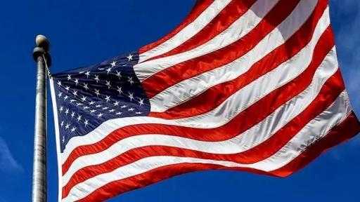 شلل في حركة الطيران بالولايات المتحدة وإعلان الطوارئ في 12 ولاية بسبب عاصفة شتوية ”تاريخية”