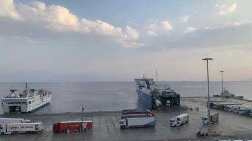 تداول 25 ألف طن و1118 شاحنة بضائع بمواني البحر الأحمر