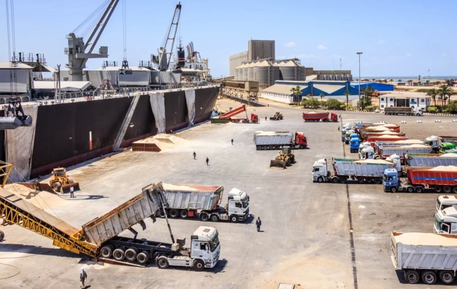 ميناء دمياط